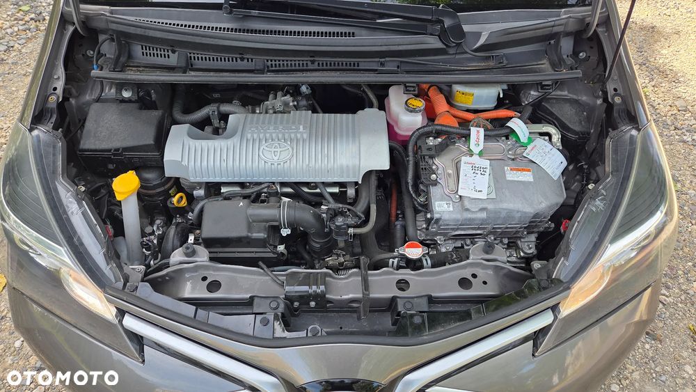 Toyota Yaris Hybrid 100 Dynamic - 19