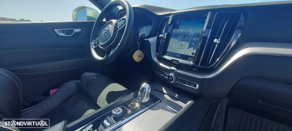 Volvo XC 60 2.0 T8 PHEV R-Design AWD - 16