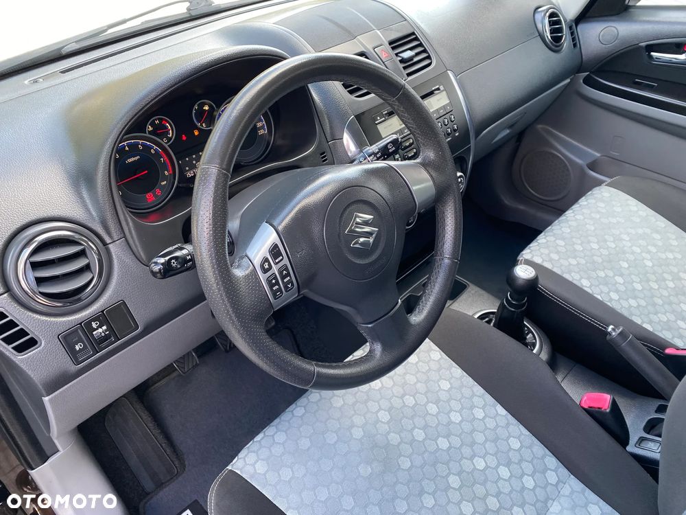 Suzuki SX4 1.6 Comfort Plus - 23