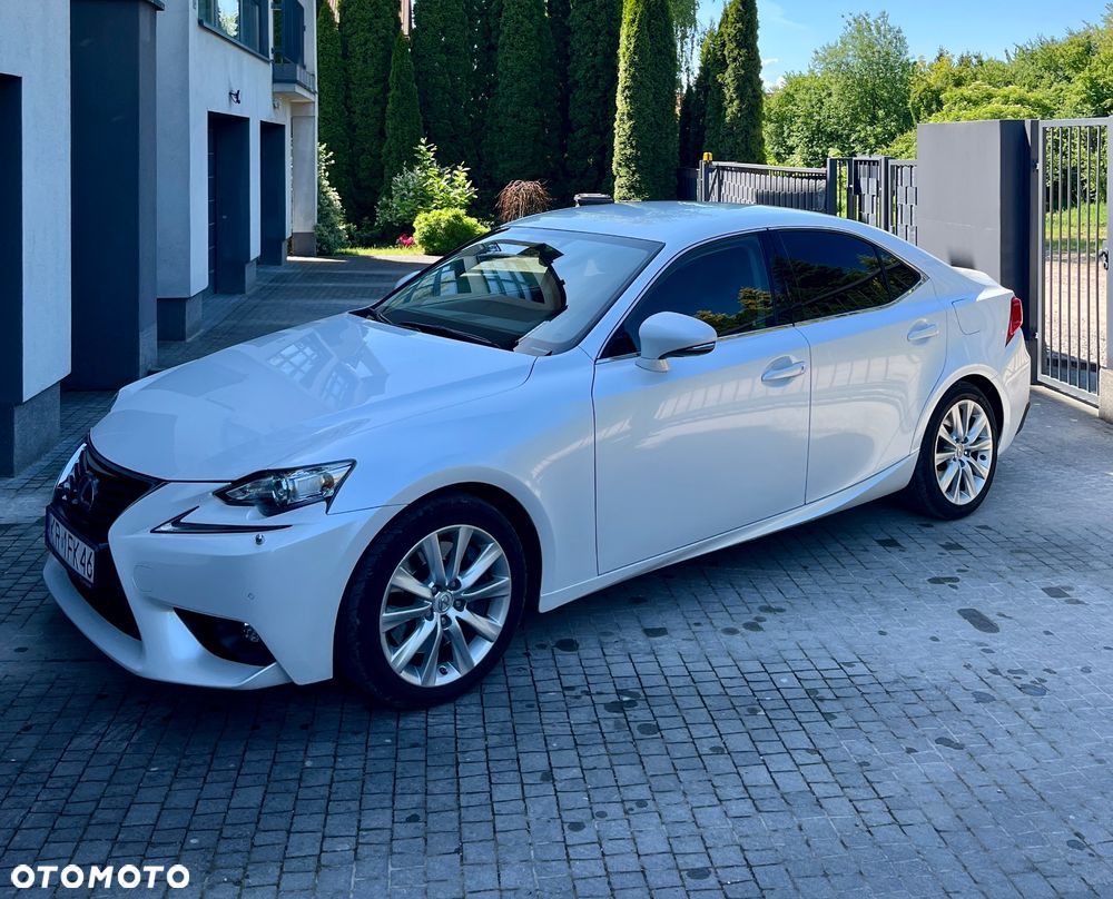 Lexus IS