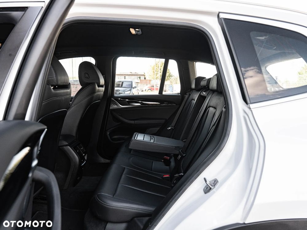 BMW X3 xDrive20i mHEV - 24