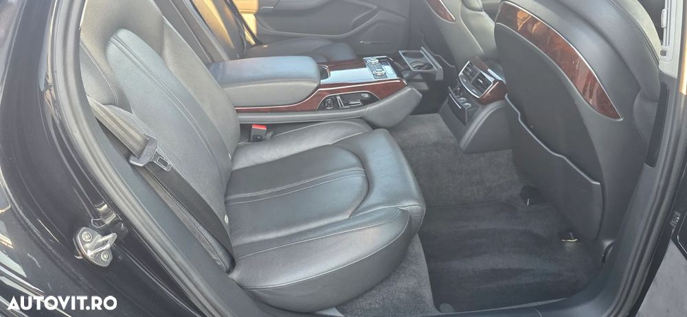 Audi A8 - 8