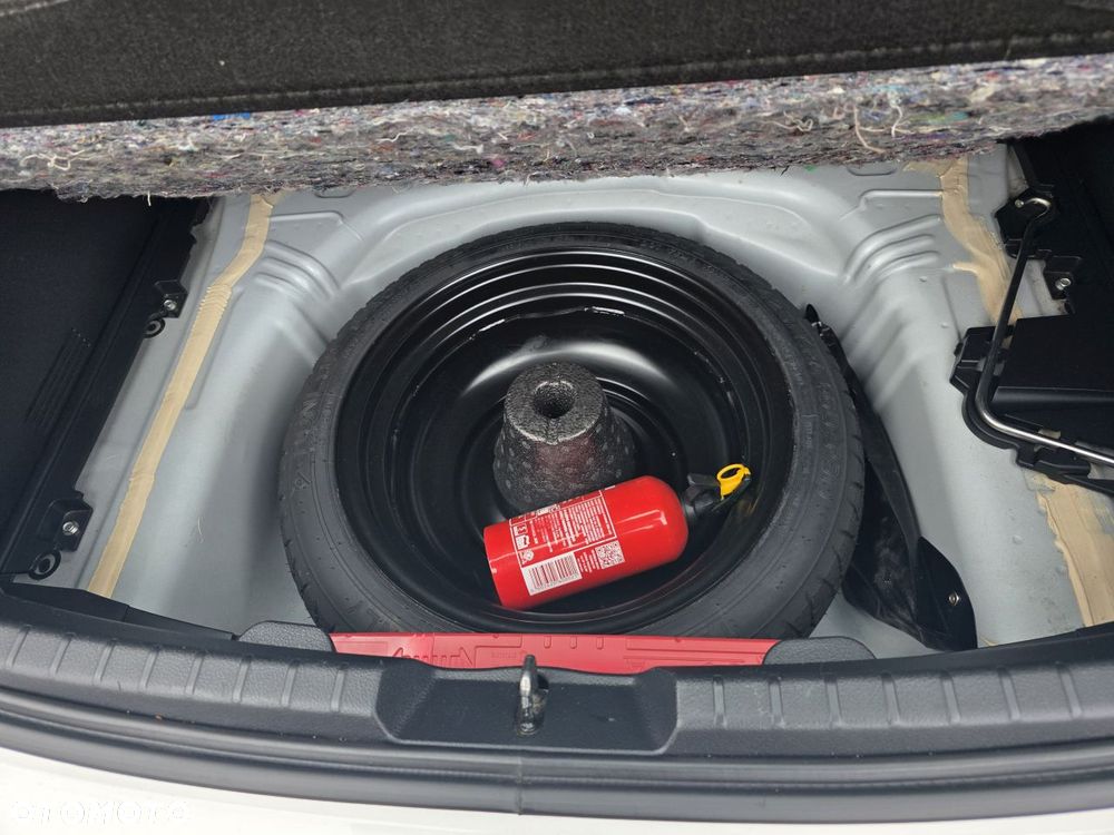 Toyota Yaris Hybrid 100 Active - 18