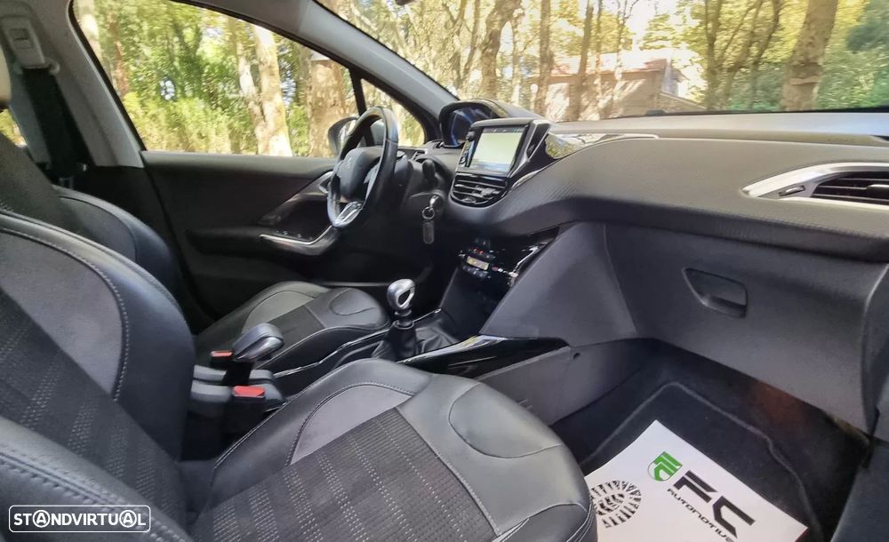 Peugeot 2008 1.2 PureTech Allure - 18