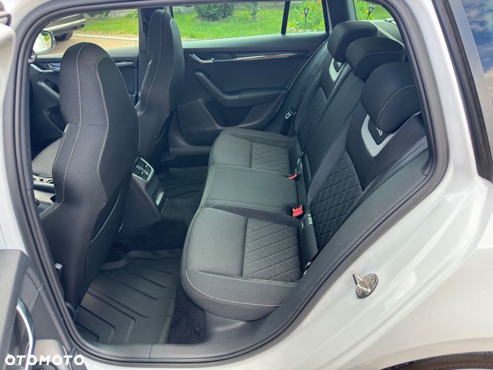 Skoda Octavia 2.0 TDI DSG RS - 22