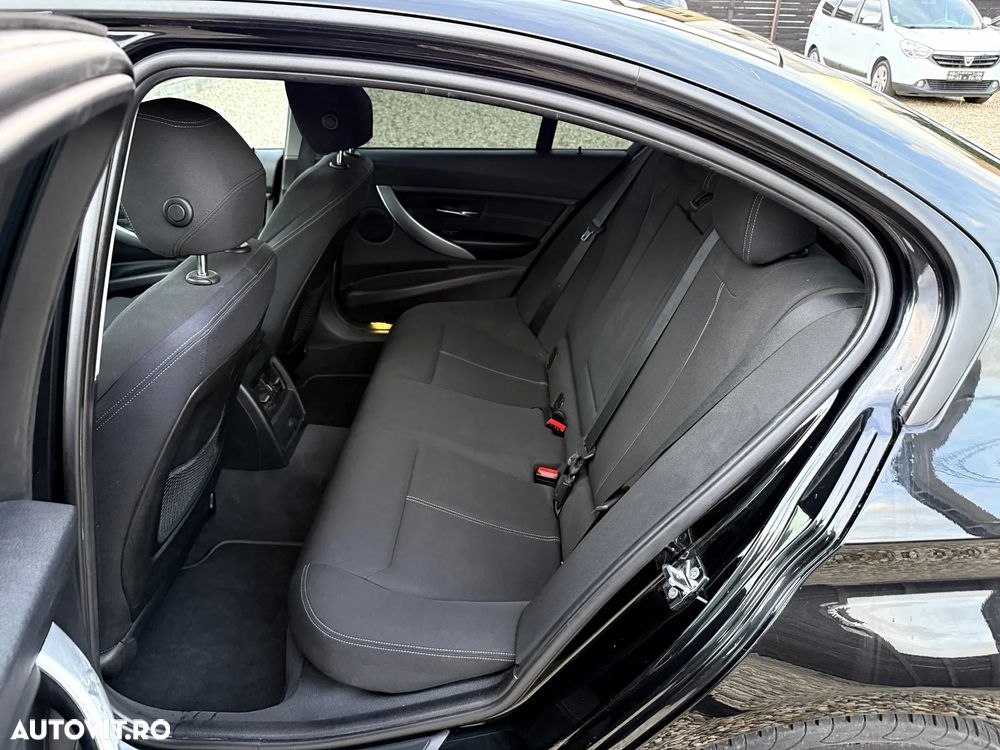 BMW Seria 3 320d Aut. Sport Line - 10