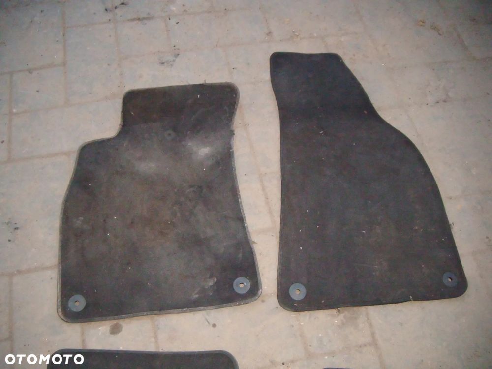 audi a4 b6  komplet 4szt dywaników - 2