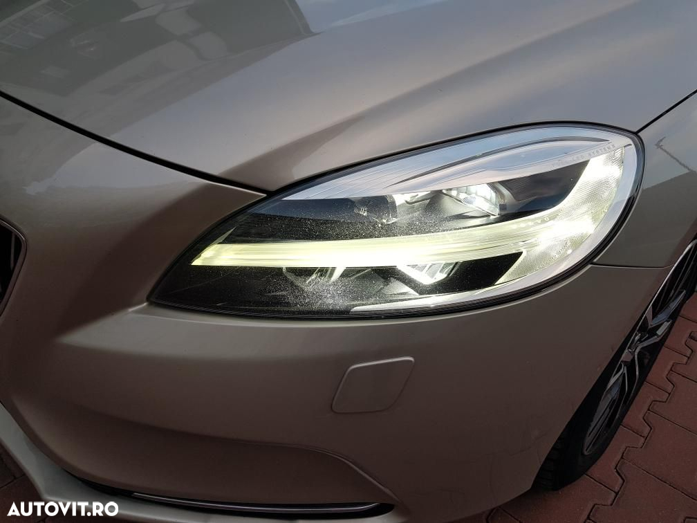 Volvo V40 - 24