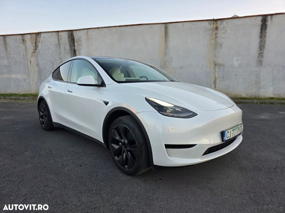 Tesla Model Y - 2