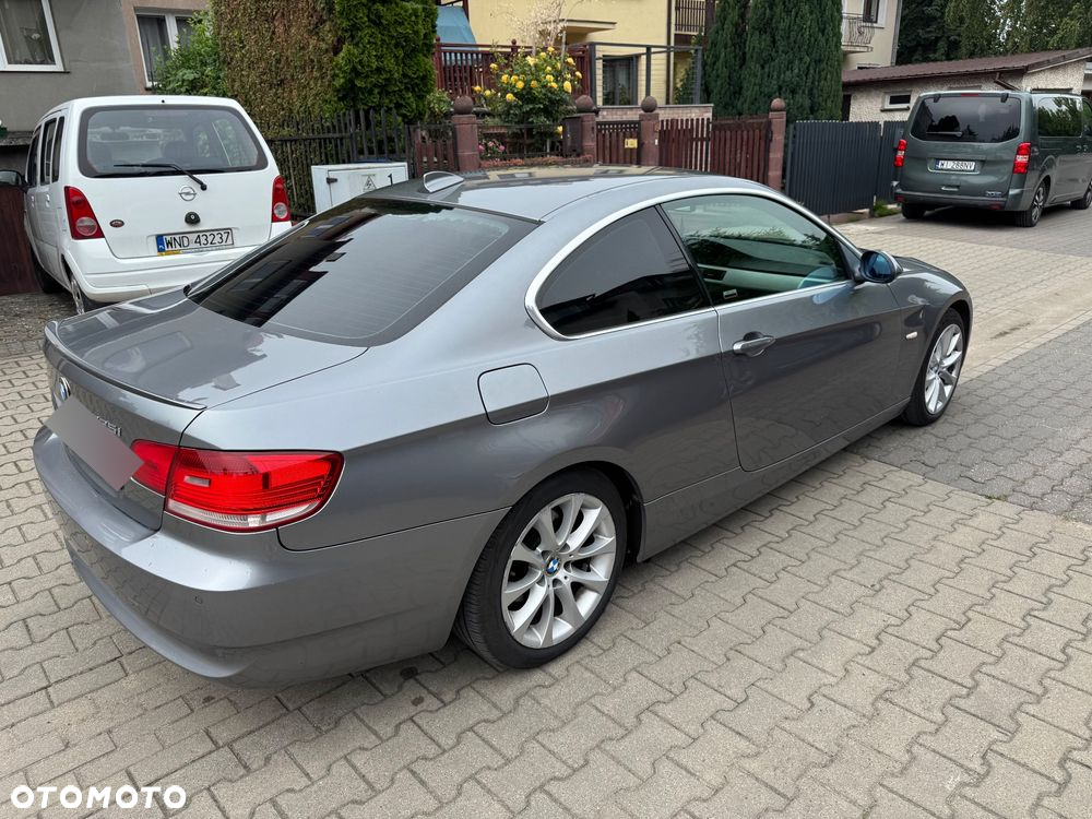 BMW Seria 3 325i Coupe - 6