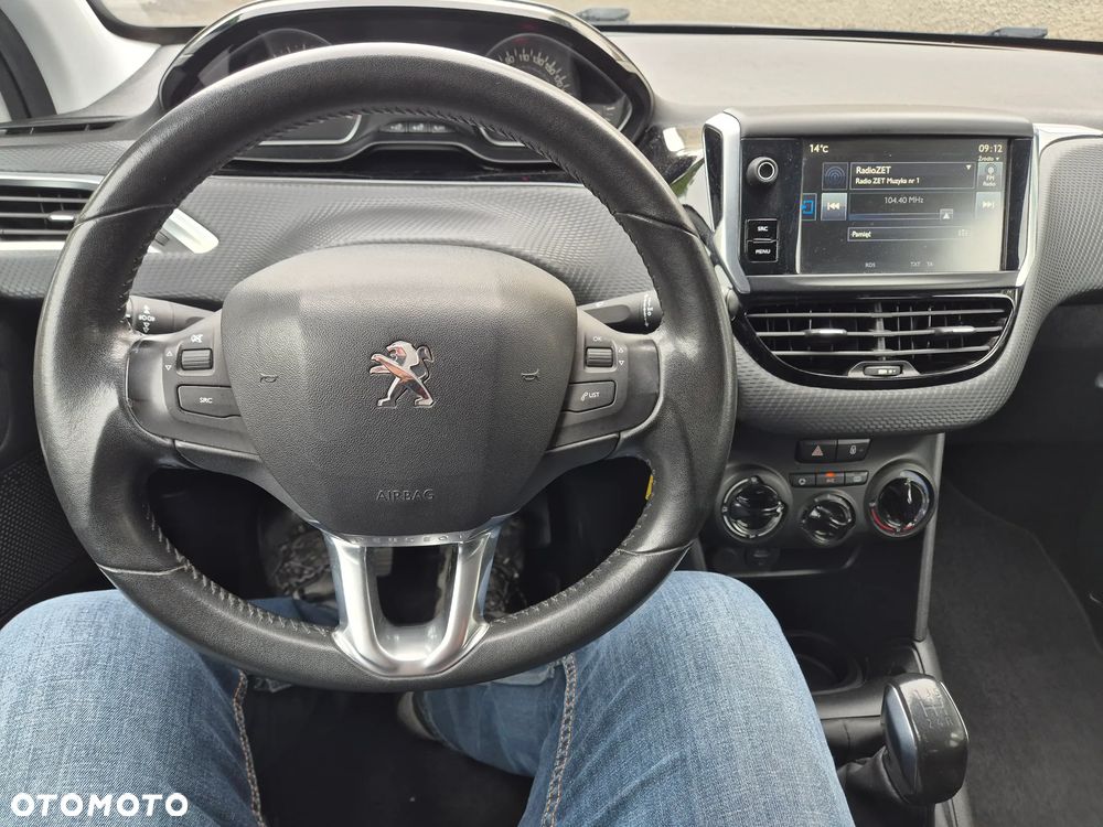Peugeot 208 - 11