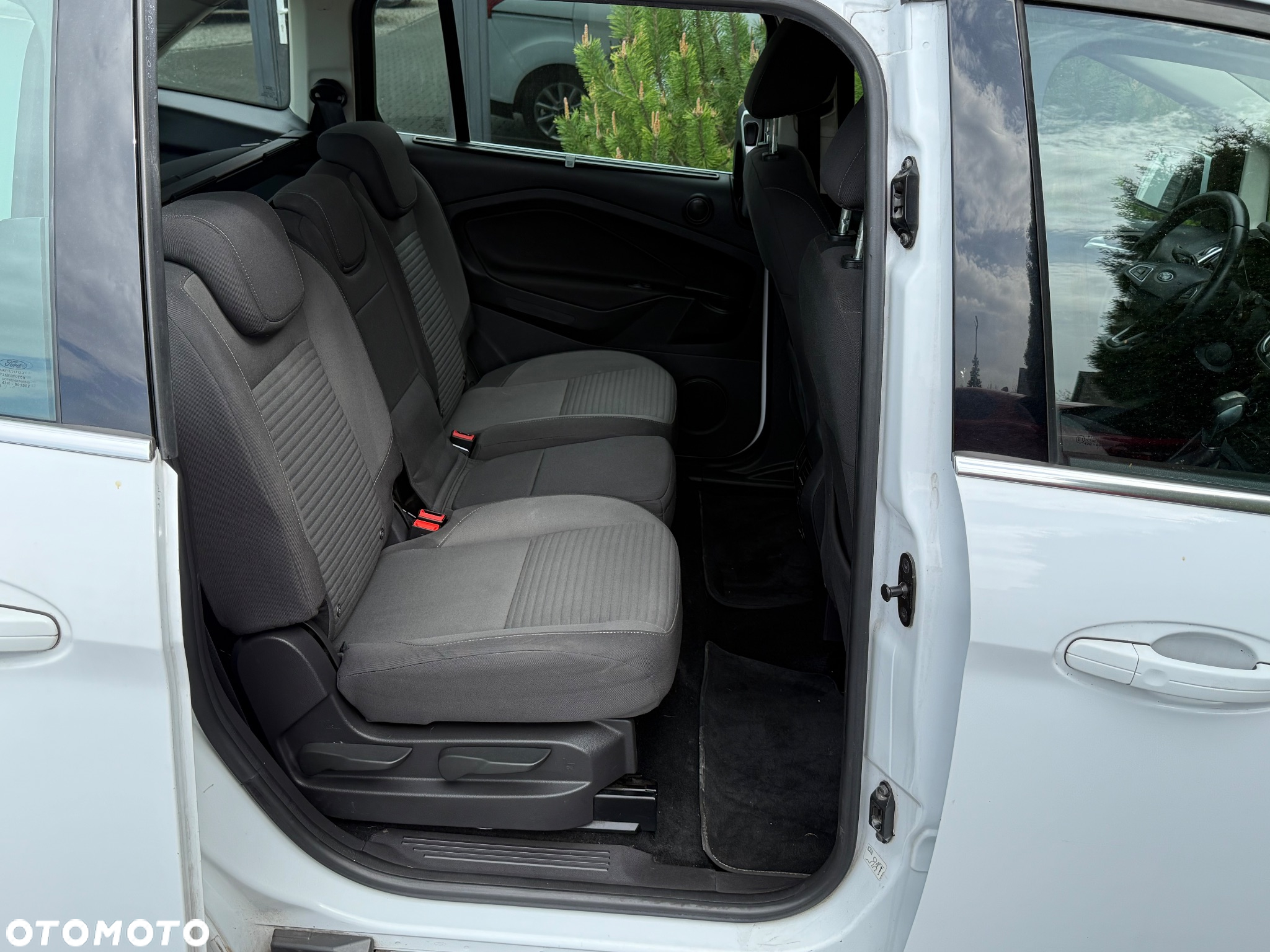 Ford Grand C-MAX - 13