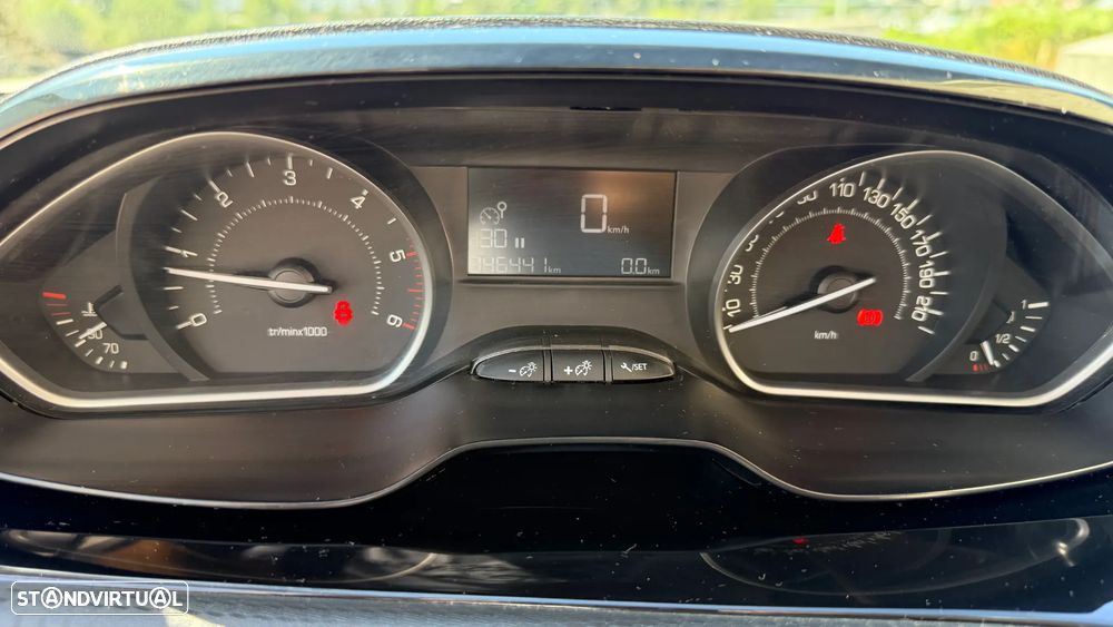 Peugeot 2008 1.6 BlueHDi Style - 16