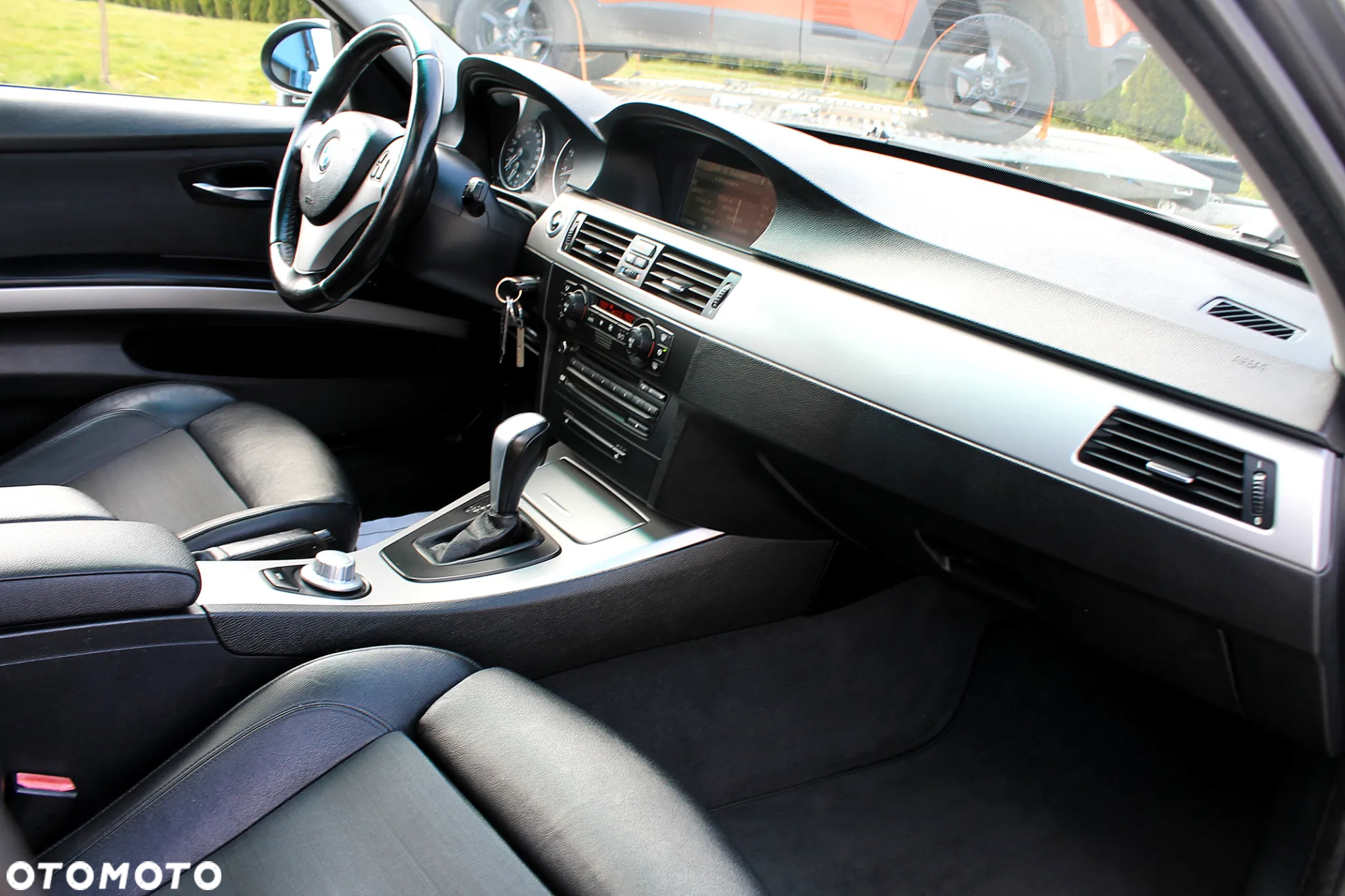 BMW Seria 3 325i Touring - 9