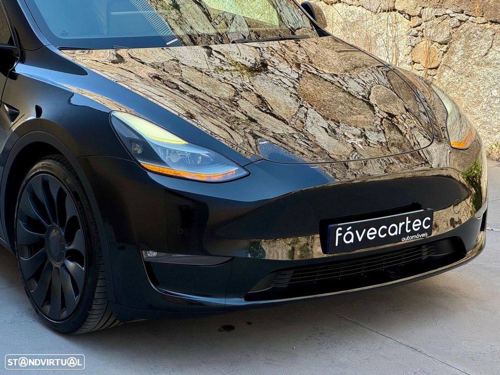 Tesla Model Y Performance Dual Motor AWD - 19