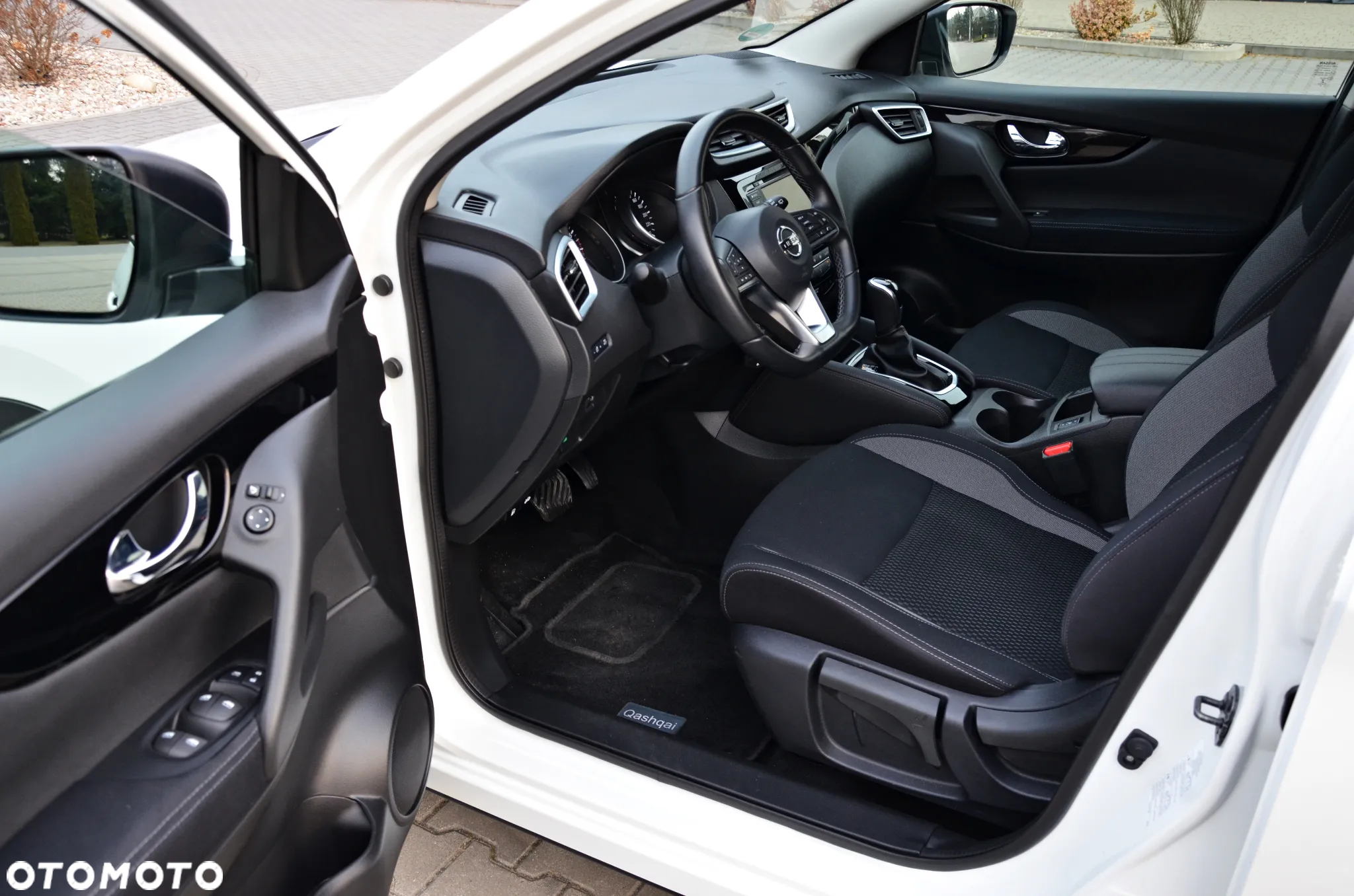 Nissan Qashqai 1.3 DIG-T DCT TEKNA - 27