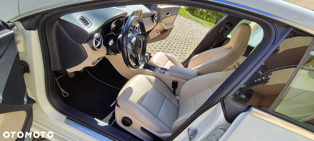 Mercedes-Benz CLA 180 - 9