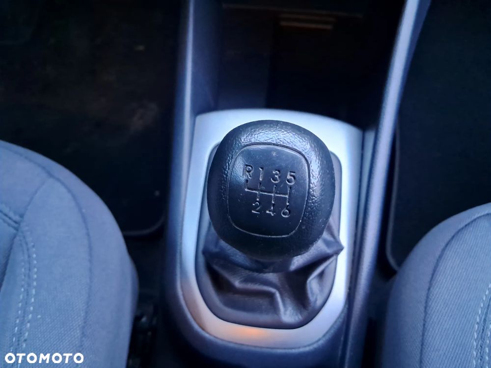 Kia Rio 1.4 Dream Team Edition - 12