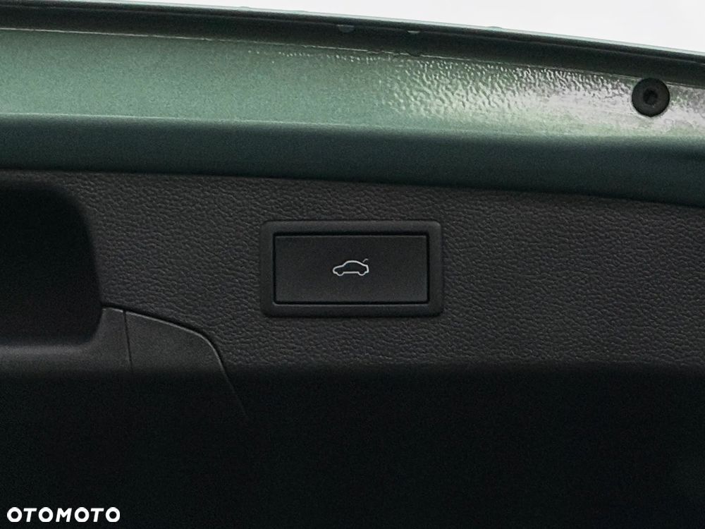 Volkswagen Passat Variant 2.0 TDI SCR DSG Elegance - 12