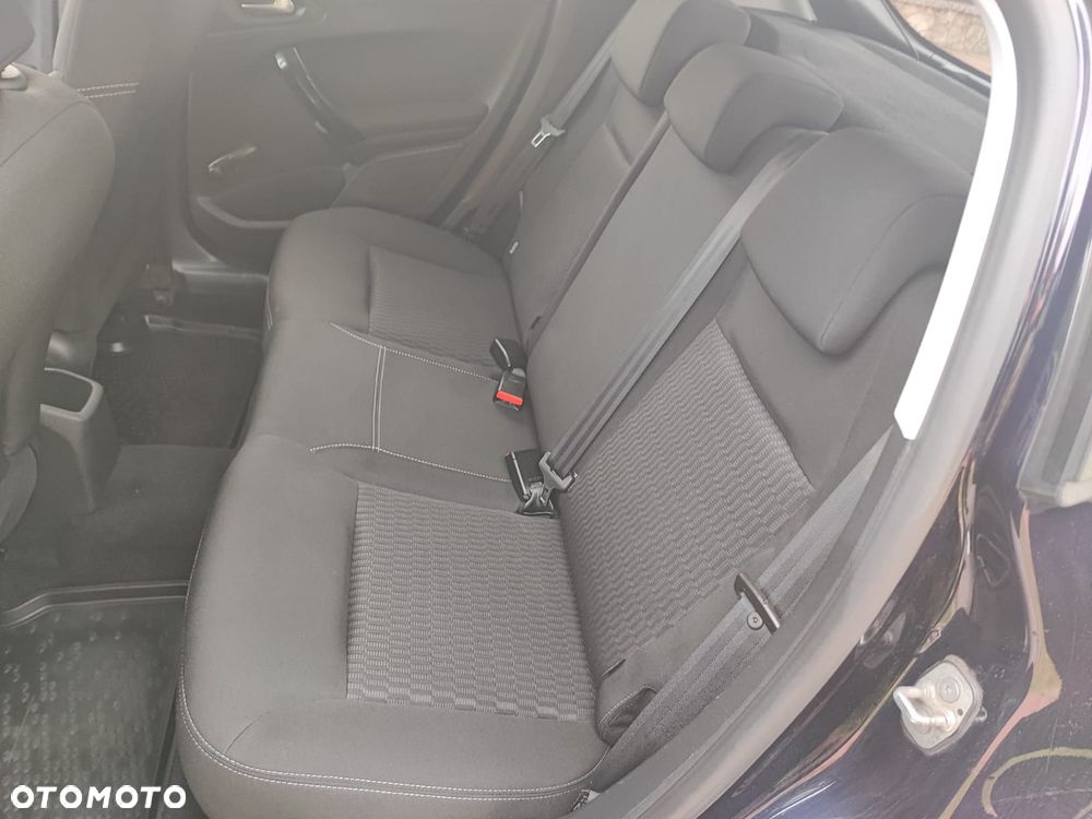 Peugeot 208 - 36