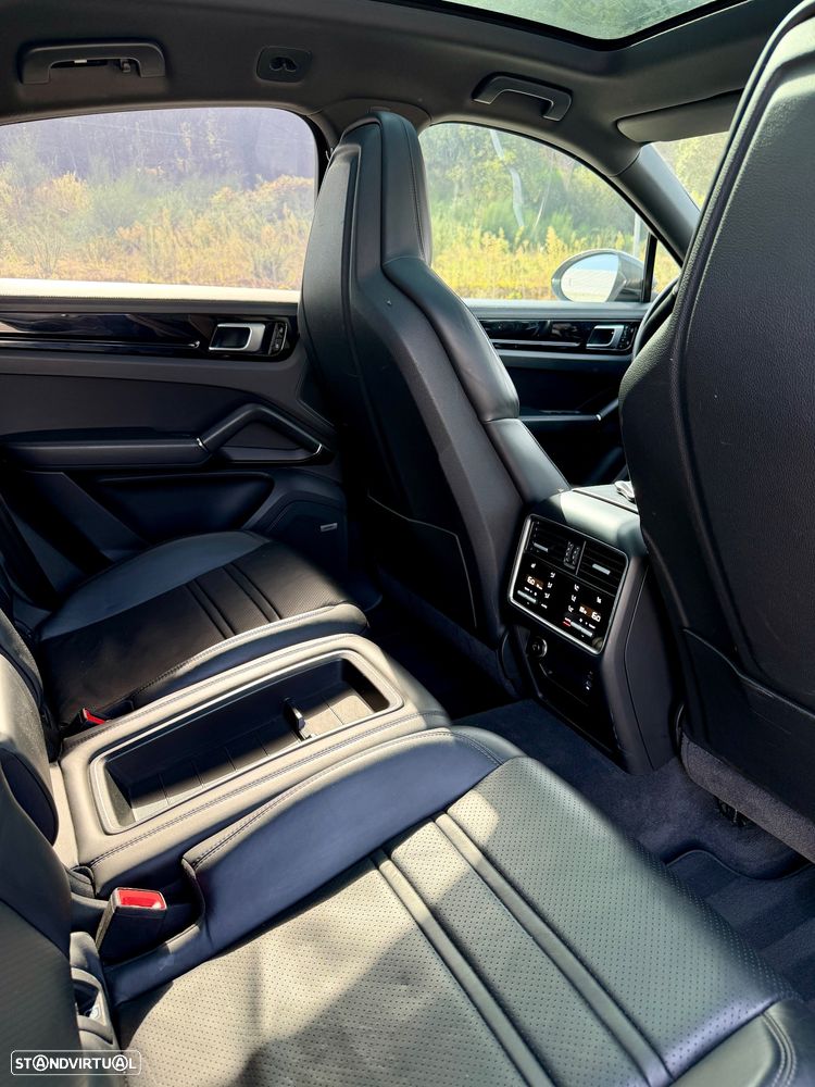 Porsche Cayenne Coupé E-Hybrid - 9