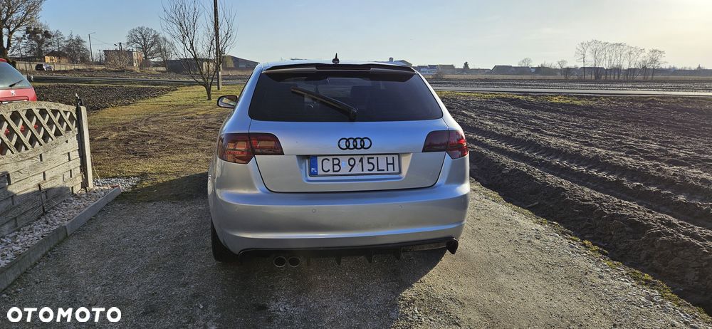 Audi A3 Sportback 2.0 TDI DPF (DSG) S tronic Ambiente - 2