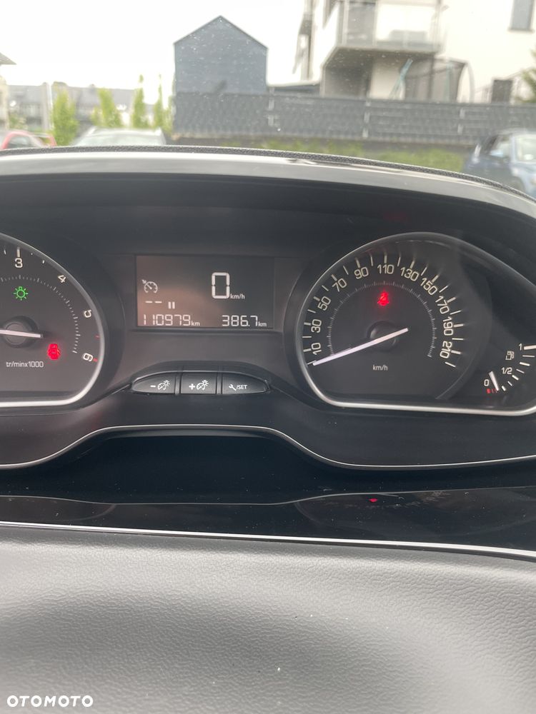 Peugeot 208 - 18