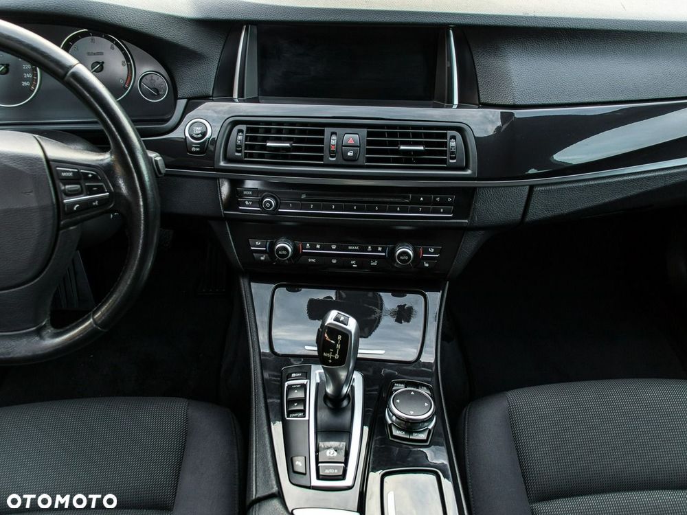 BMW Seria 5 520d Luxury Line - 17