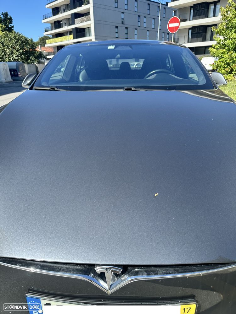 Tesla Model S - 8