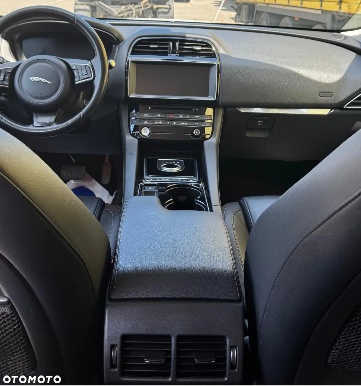 Jaguar F-Pace 2.0 i4D AWD Prestige - 12