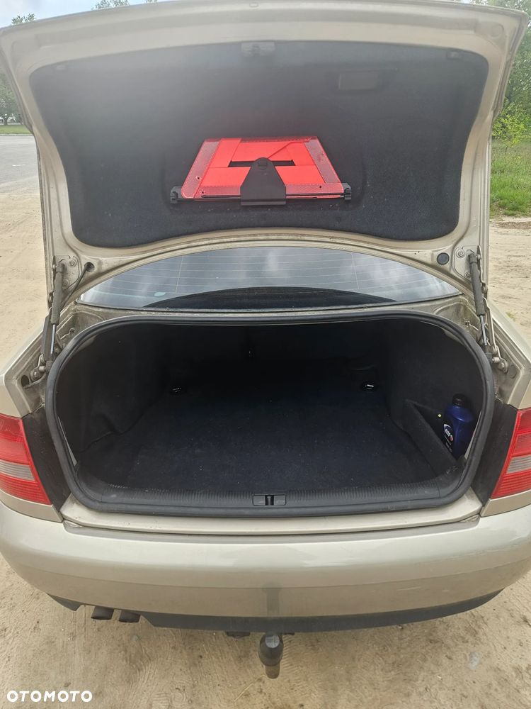 Audi A4 Limousine - 10