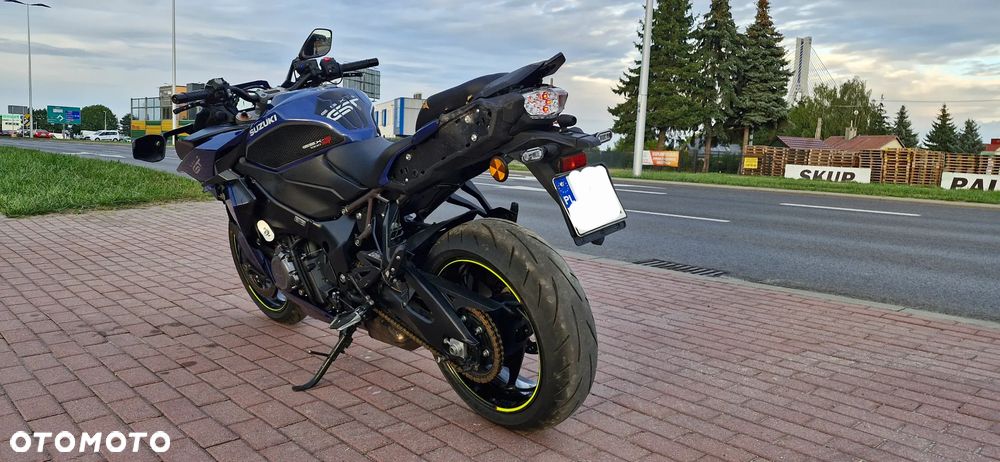 Suzuki GSX - 24