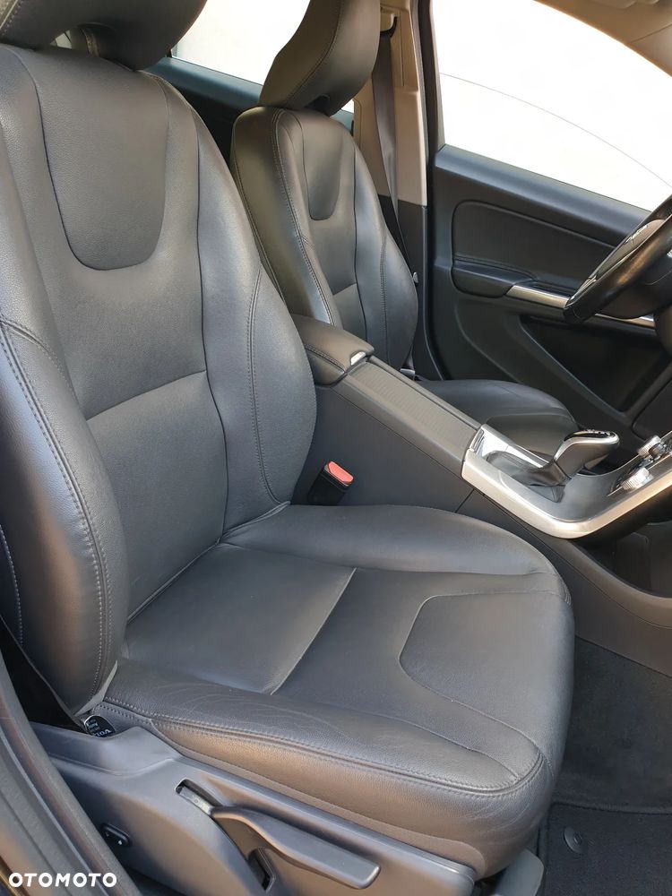 Volvo V60 D3 Geartronic Summum - 32