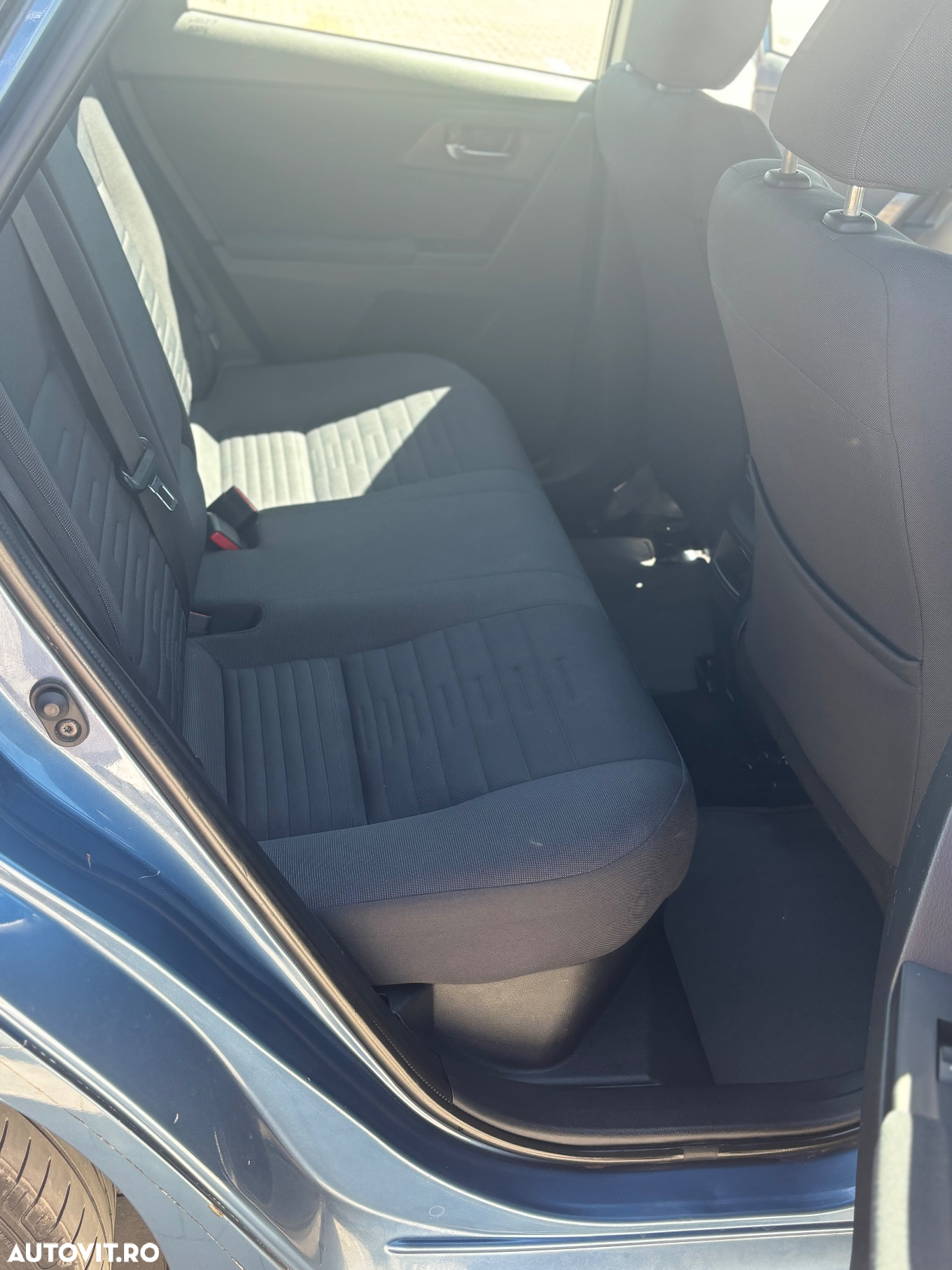 Toyota Auris 1.8 L VVT-i HSD Sol + - 12