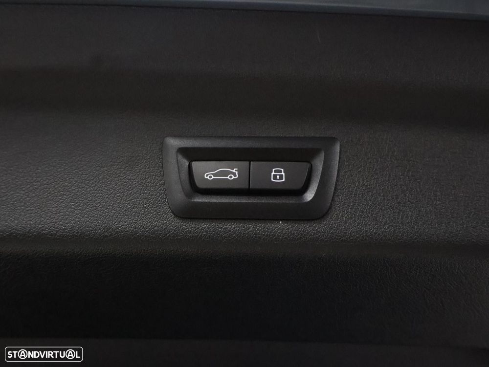 BMW iX1 eDrive20 Pack Desportivo M - 33
