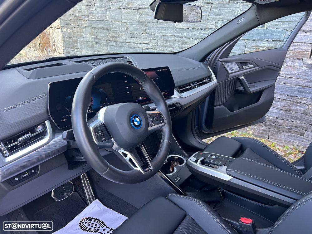 BMW iX2 - 11