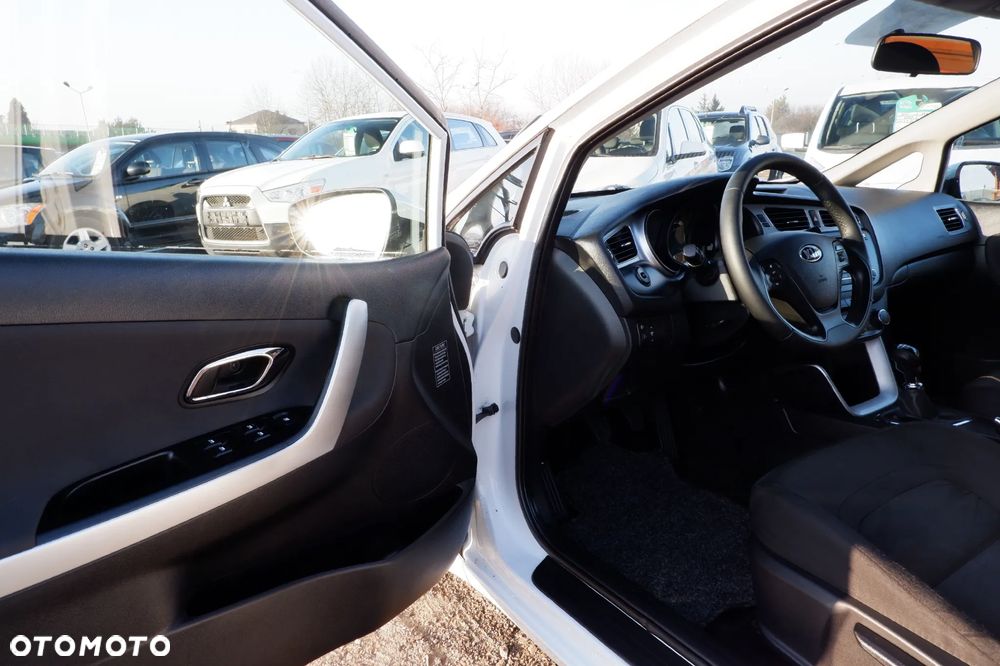 Kia Ceed 1.4 CRDi 90 Vision - 24