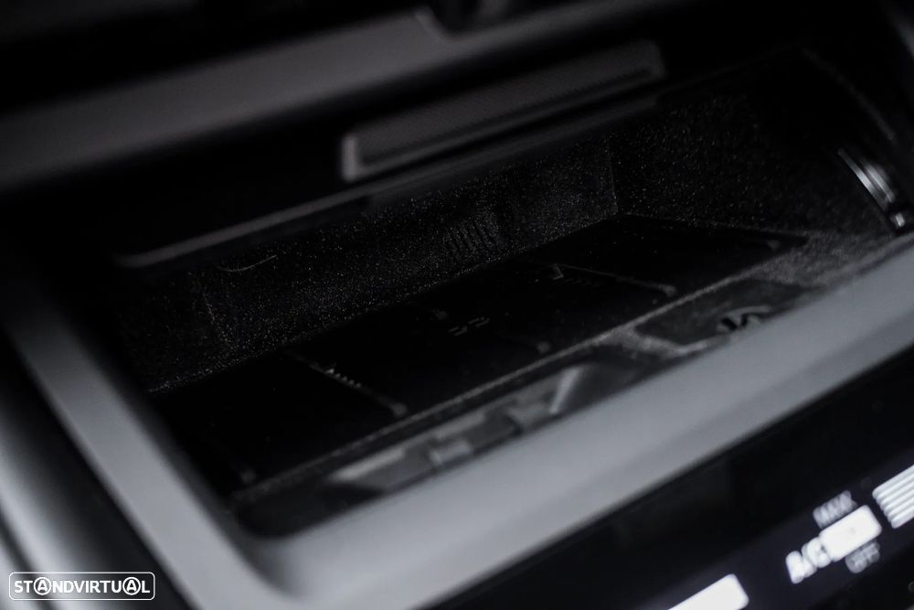 Porsche Macan Electric 4 - 27