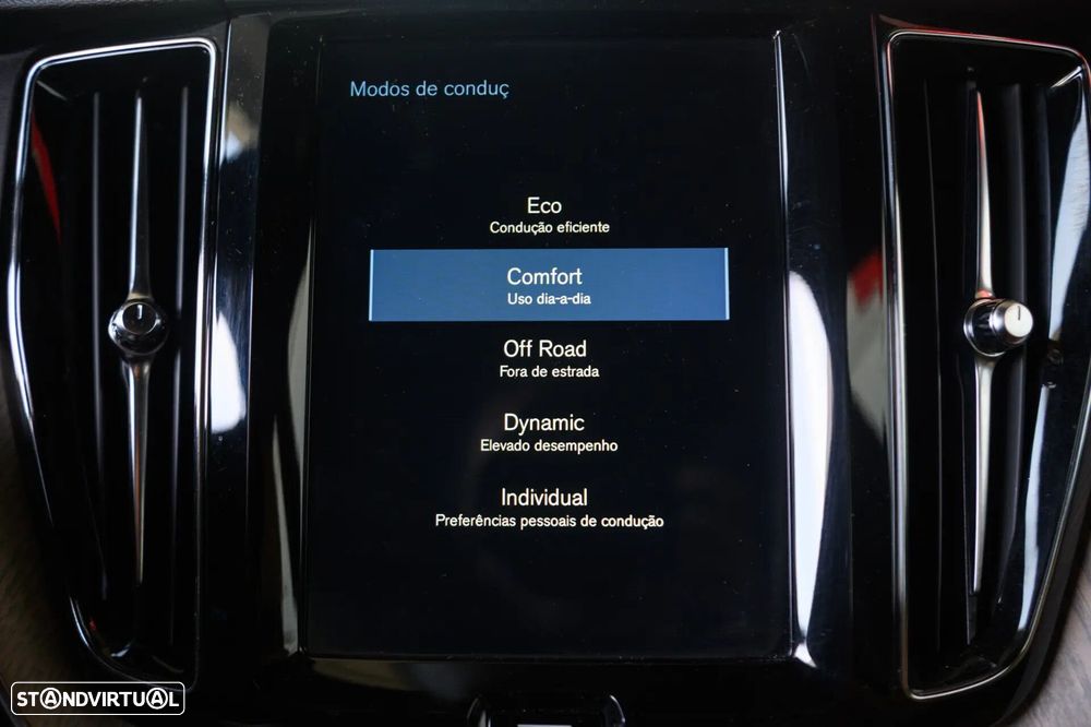 Volvo XC 60 2.0 D4 Inscription AWD Geartronic - 52