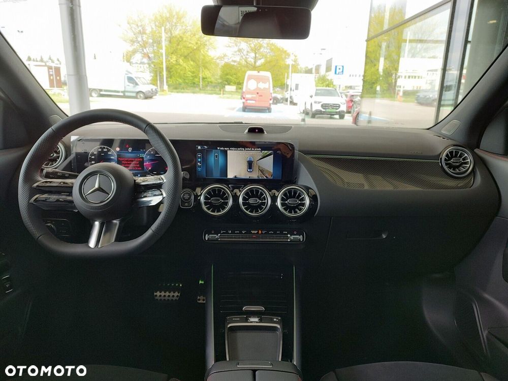 Mercedes-Benz GLA - 11