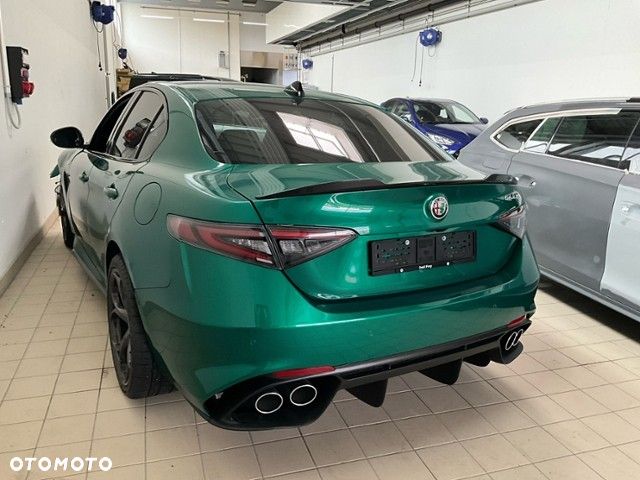 Alfa Romeo Giulia 2.9 V6 Bi-Turbo AT8 Quadrifoglio - 4