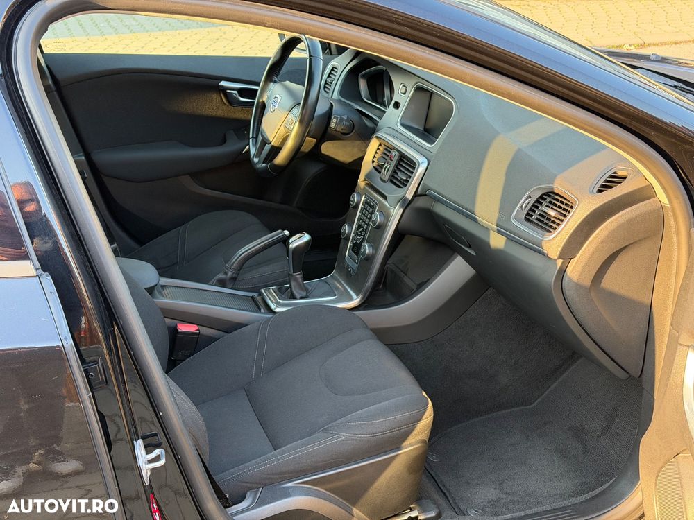 Volvo V40 D4 Momentum - 14