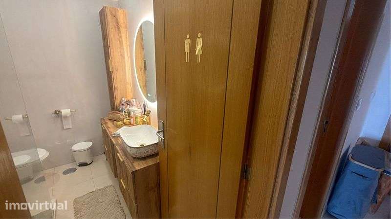 Vendo T3, suite, duas garagens, terraço privativo e arrecadação