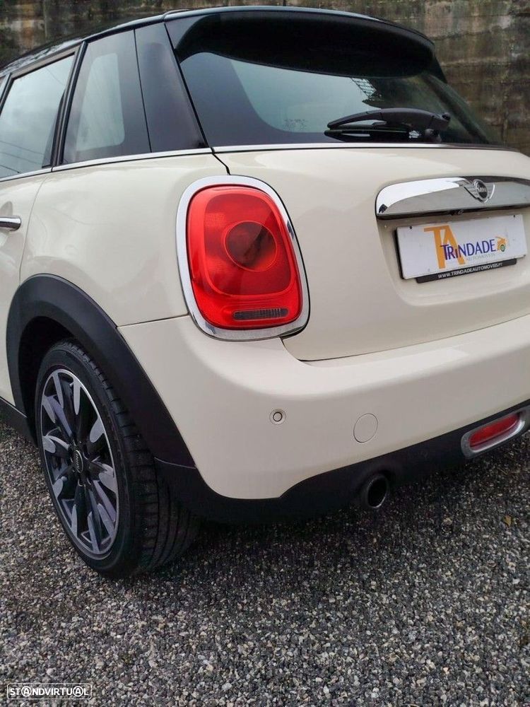 MINI 5 Portas Cooper D Auto - 16