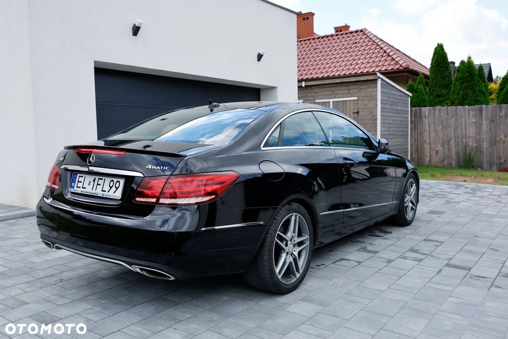 Mercedes-Benz Klasa E 400 4Matic Coupe 9G-TRONIC AMG Line - 3