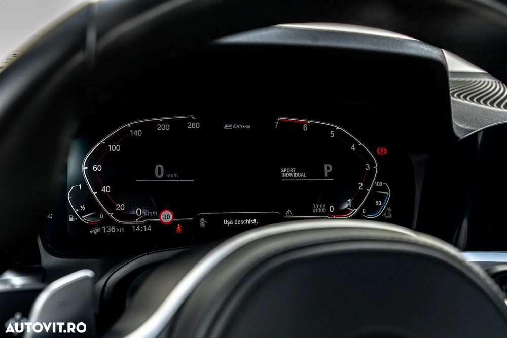 BMW Seria 3 330e Aut. M Sport - 37