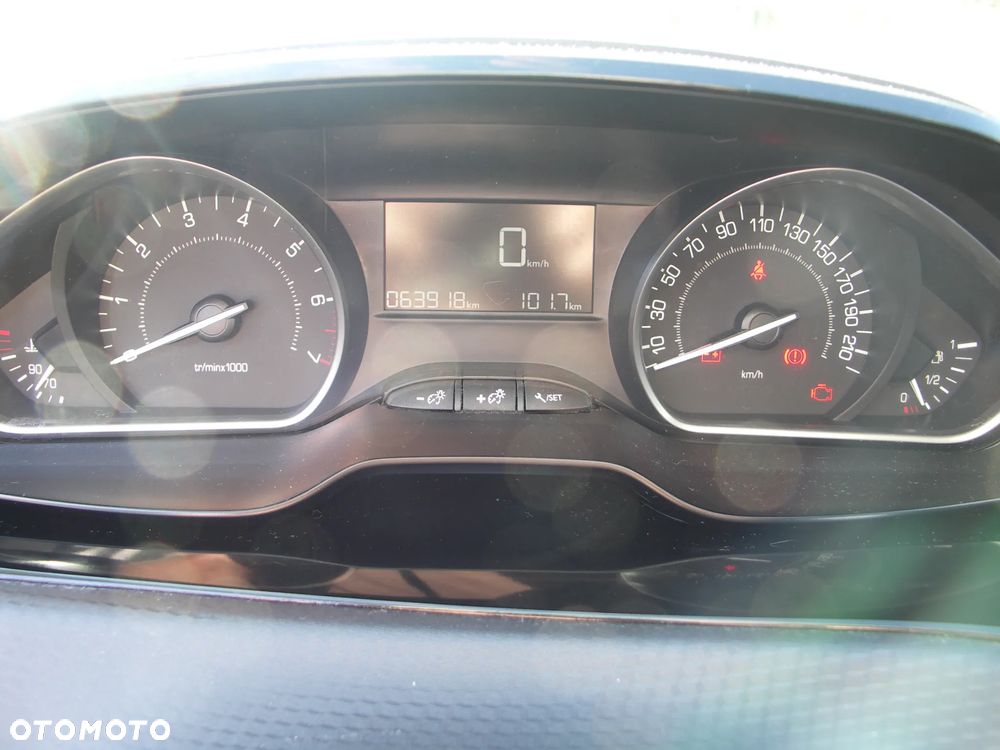 Peugeot 208 1.2 PureTech Style - 11