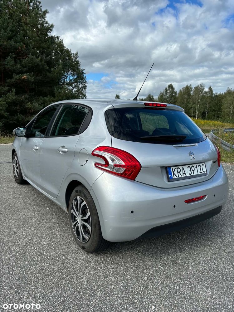 Peugeot 208 1.2 PureTech Allure - 8
