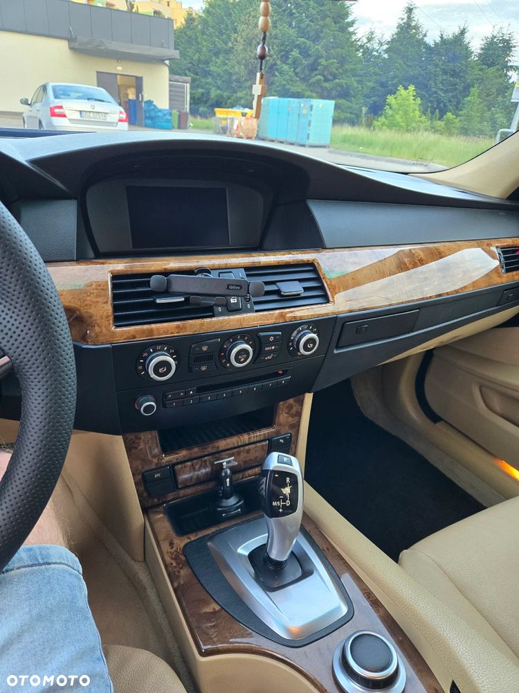 BMW Seria 5 525d - 13