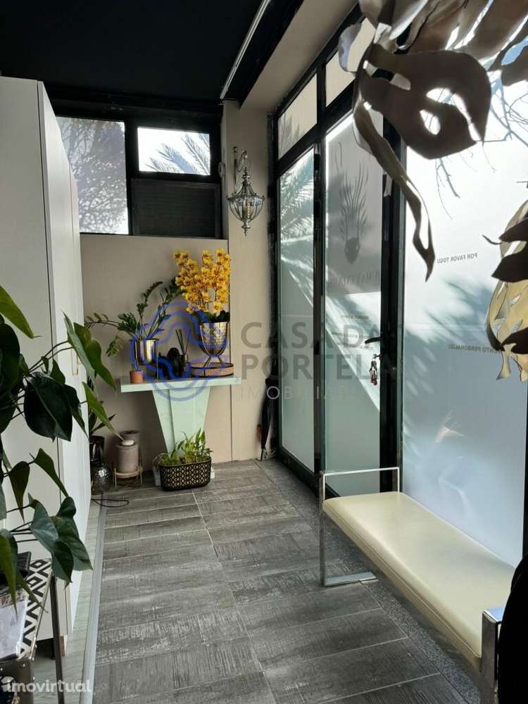 Investimento - Armazém com habitação t2 mais loja, em Canelas. - Grande imagem: 5/5